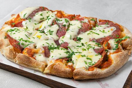 Римская пицца с салями