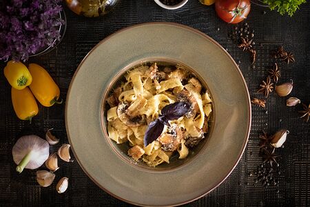 Фетучинни с курицей и грибами