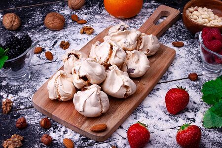 Безе с орехами