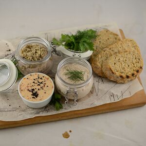 Дуэт паштетов с тапенадой из вяленых томатов