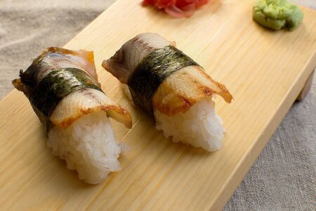 Суши с угрём