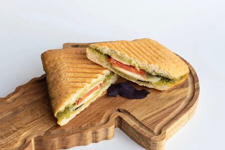 С моцареллой и томатами