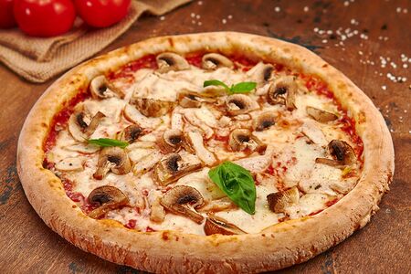 Пицца с курицей и грибами