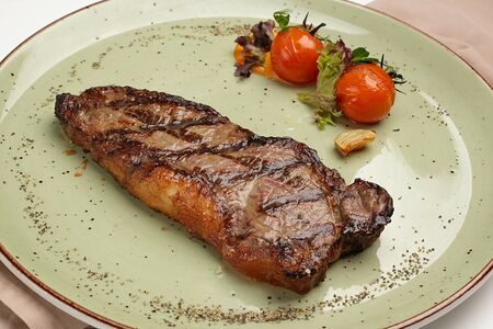 Стейк Стриплойн зернового откорма