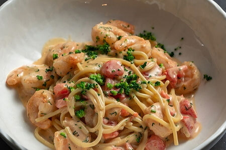 Спагетти с креветками и соусом из тунца