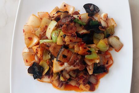 Поджарка острая из отварной свинины