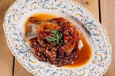 Лопатка ягнёнка по-каталонски