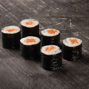 Ролл с лососем