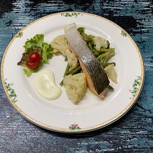 Филе лосося с овощами детское