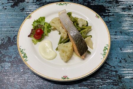 Филе лосося с овощами детское