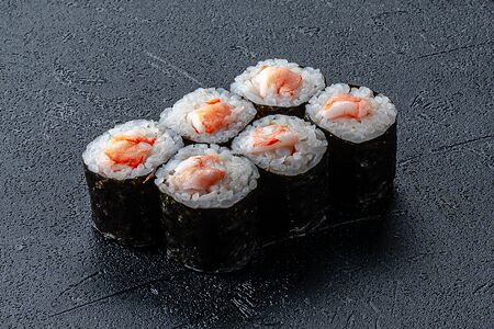 Хосомаки с тигровой креветкой острые