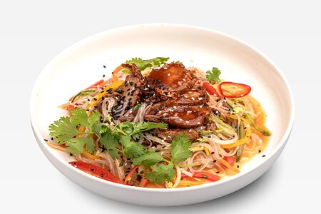 Салат с фунчозой