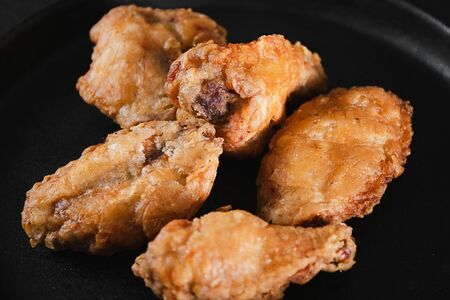 Хрустящие жареные крылышки