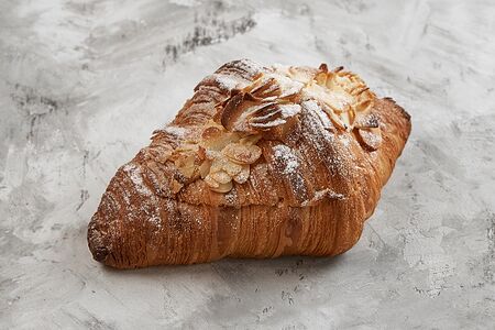 Круассан миндальный