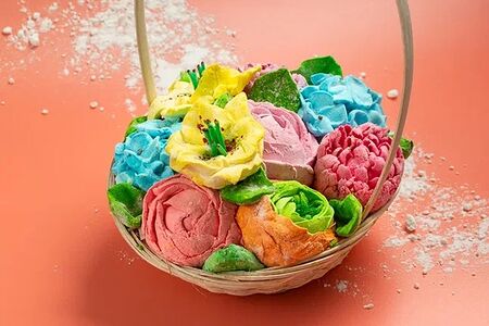 Корзина с зефирными цветами