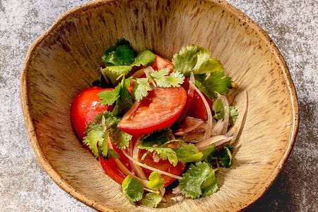 Салат с томатами