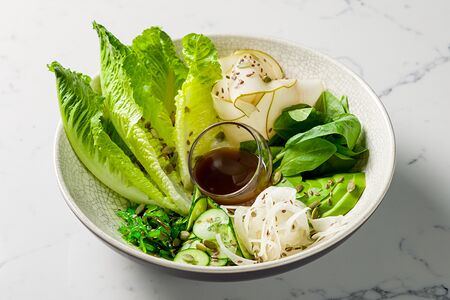 Большой зеленый салат