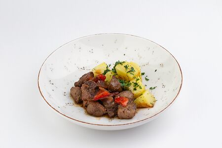 Томленая говяжья печень с картофелем