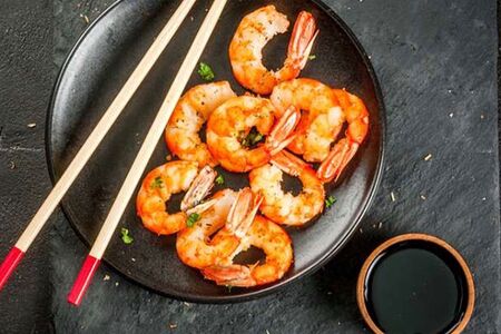 Креветки, жаренные в соевым соусе