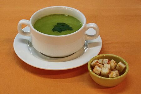 Суп-пюре из зелёного горошка