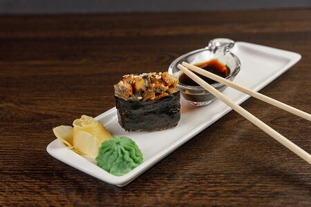 Гункан с угрем