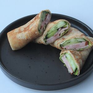 Блины с ветчиной и овощами