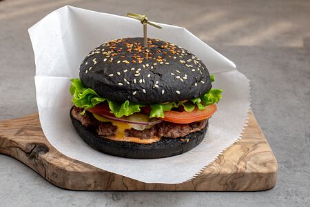 Бургер с говяжьей котлетой