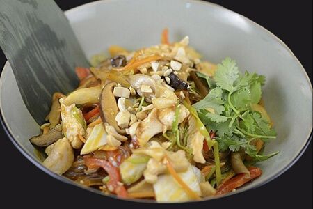 Лапша с курицей в китайском соусе