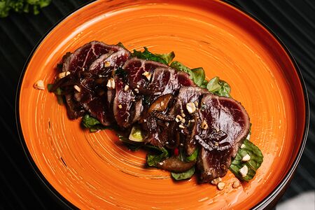 Салат с ростбифом