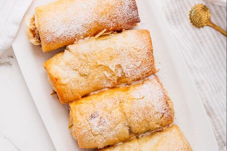 Штрудель с яблоком и брусникой