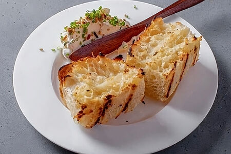 Домашняя фокачча со взбитым маслом