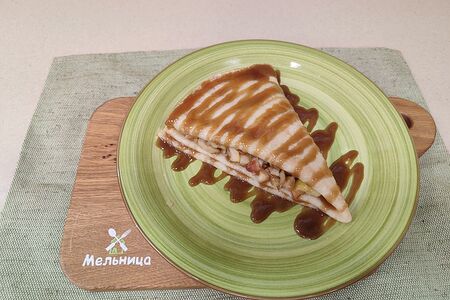 Блинчик с яблоком икарамелью