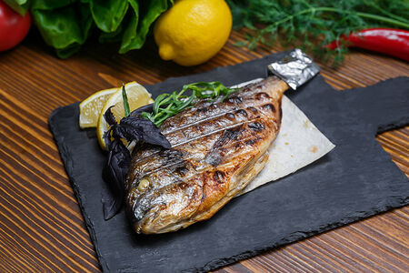 Дорадо на мангале