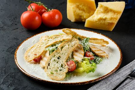 Салат Цезарь с куриным филе