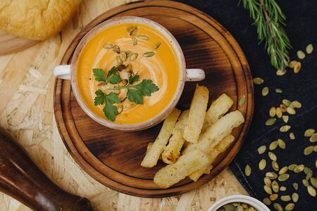 Тыквенный крем-суп с гренками