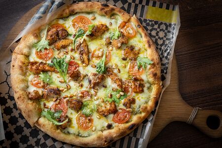 Манакиш с курицей, песто и кедровым орехом