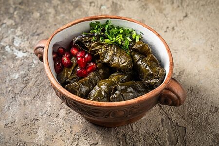 Долма с говядиной в винoградных листьях