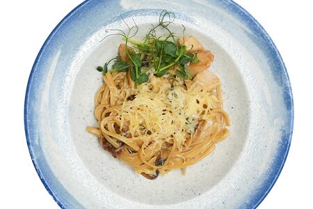 Лингвини с курицей и грибами в сливочном соусе