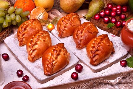 Пирожок с вишней