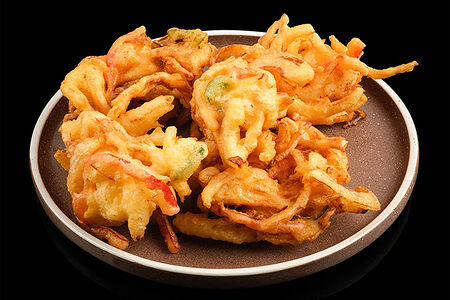 Кальмар в кляре с овощами