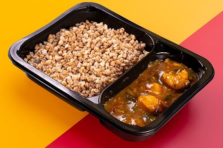 Гречка с гуляшом из курицы