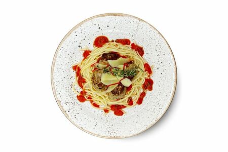 Фрикадельки Польпетте со спагетти в пряном томатном соусе