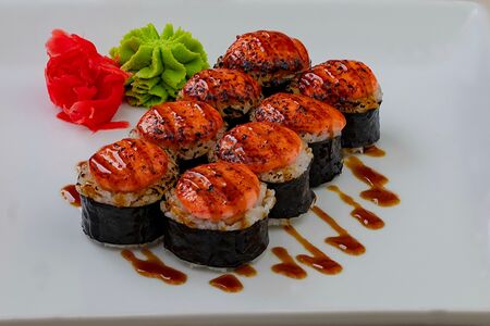 Ролл Фиджи с лососем и креветками