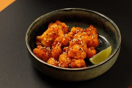 Попкорн из цветной капусты в соусе табаджан