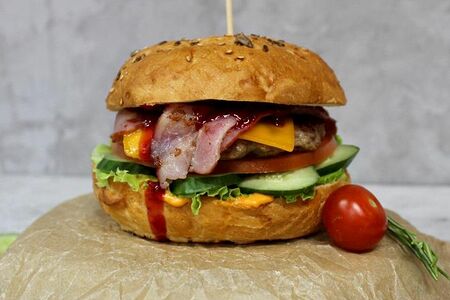 Брусничный бургер