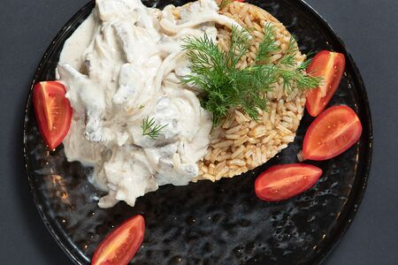 Бефстроганов с шампиньонами и рисом