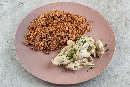 Желудки в сливках с гречкой