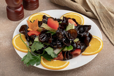 Салат из древесных грибов