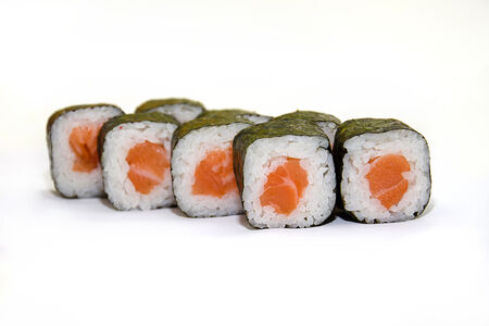 Ролл с лососем