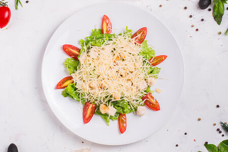 Салат Цезарь с форелью